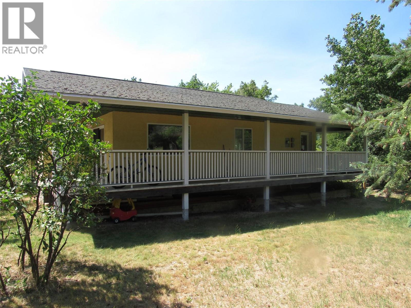 566 Rosedale Road, Castlegar, British Columbia  V1N 4L2 - Photo 1 - 10394377