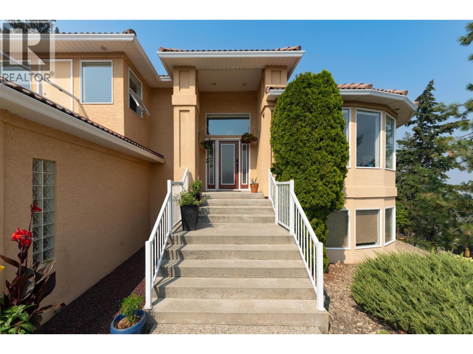 2296 Lillooet Crescent, Kelowna, British Columbia  V1V 1T1 - Photo 2 - 10397395