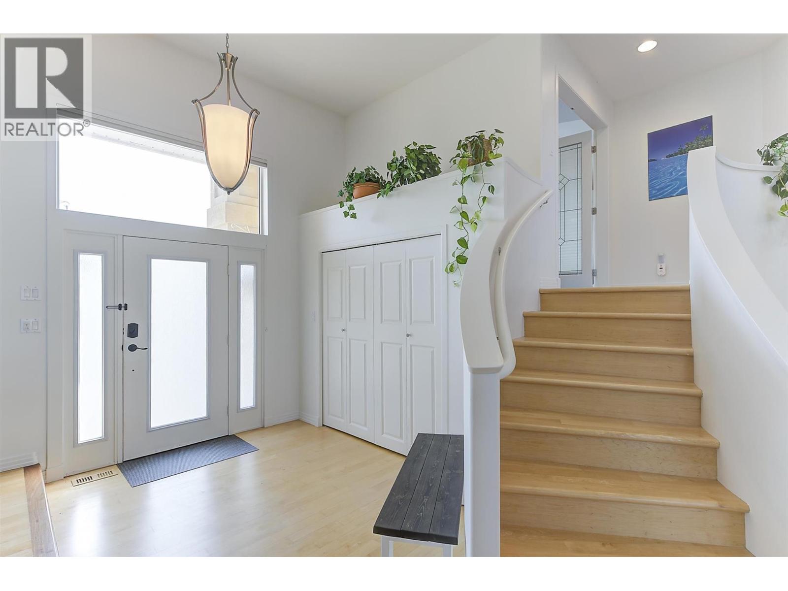 2296 Lillooet Crescent, Kelowna, British Columbia  V1V 1T1 - Photo 3 - 10397395