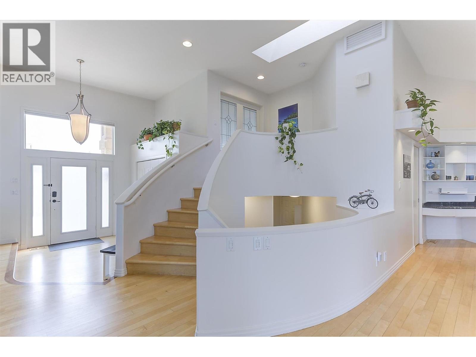 2296 Lillooet Crescent, Kelowna, British Columbia  V1V 1T1 - Photo 4 - 10397395