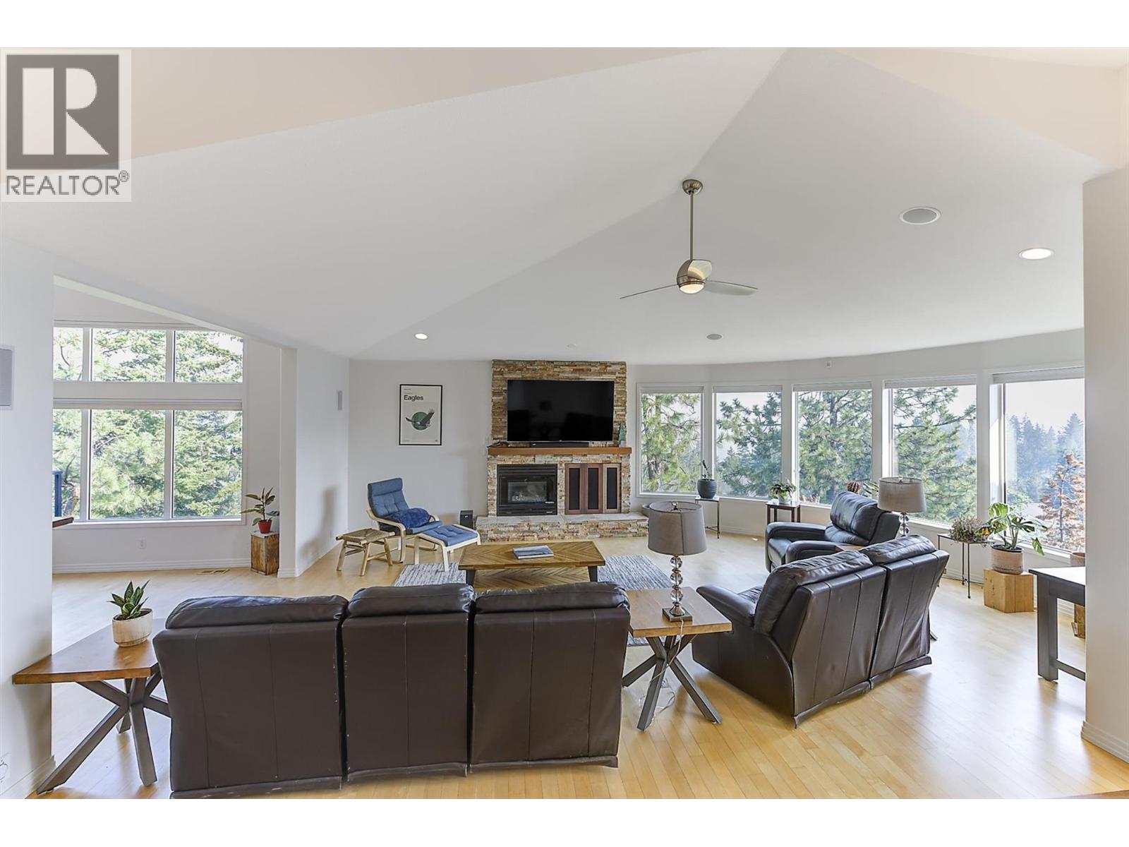 2296 Lillooet Crescent, Kelowna, British Columbia  V1V 1T1 - Photo 6 - 10397395