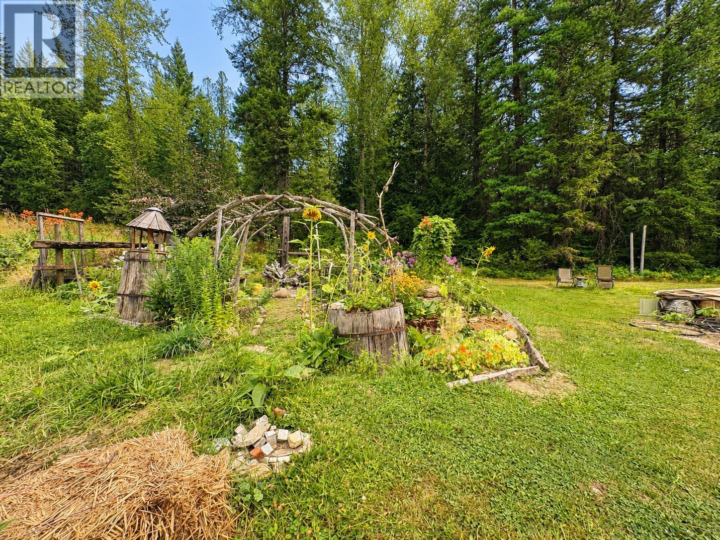 3233 Mabel Lake Road, Enderby, British Columbia  V4Y 4L4 - Photo 10 - 10397629