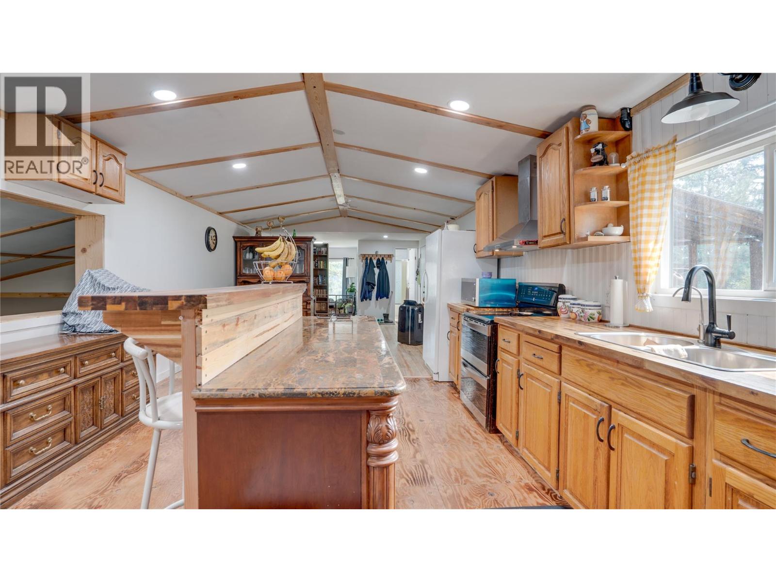 2996 Brockman Road, Salmon Arm, British Columbia  V1E 3K5 - Photo 3 - 10397533