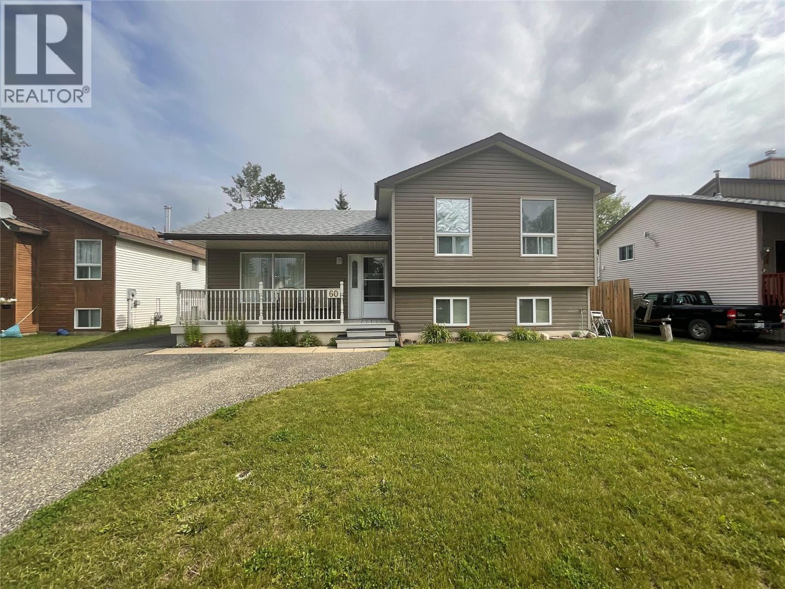 60 Valleyview Place, Tumbler Ridge, British Columbia  V0C 2W0 - Photo 1 - 10397569