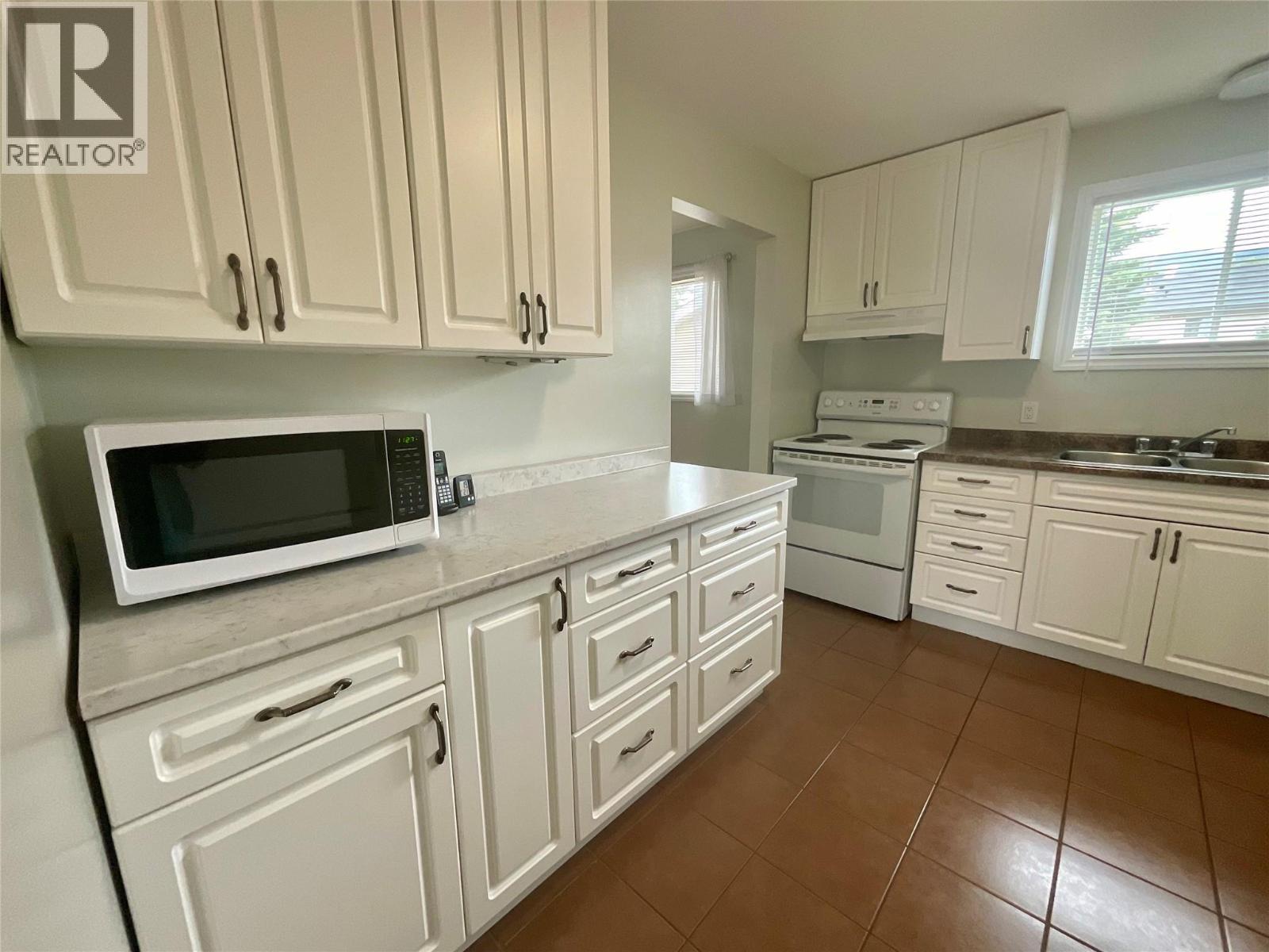 60 Valleyview Place, Tumbler Ridge, British Columbia  V0C 2W0 - Photo 2 - 10397569