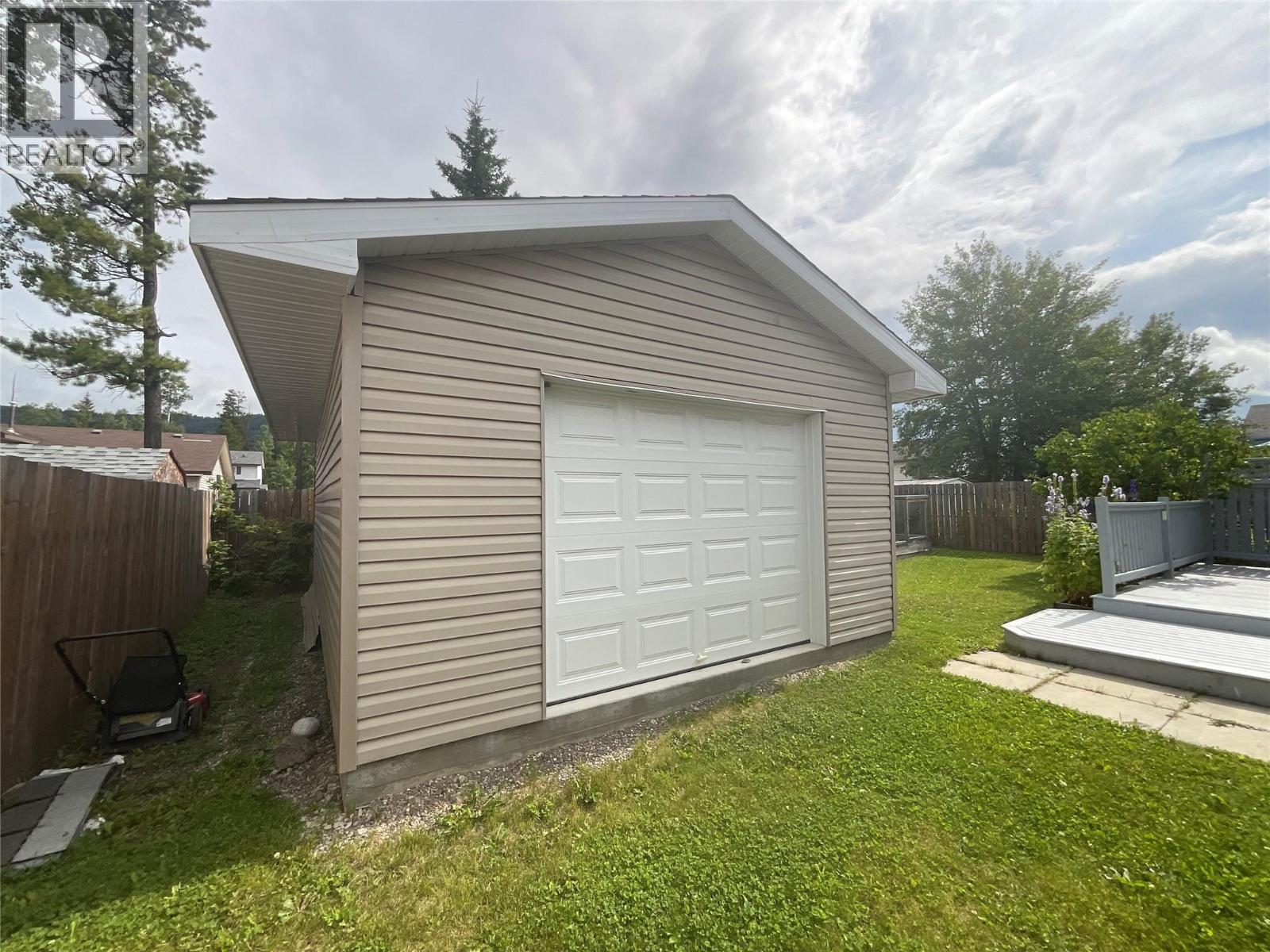 60 Valleyview Place, Tumbler Ridge, British Columbia  V0C 2W0 - Photo 33 - 10397569