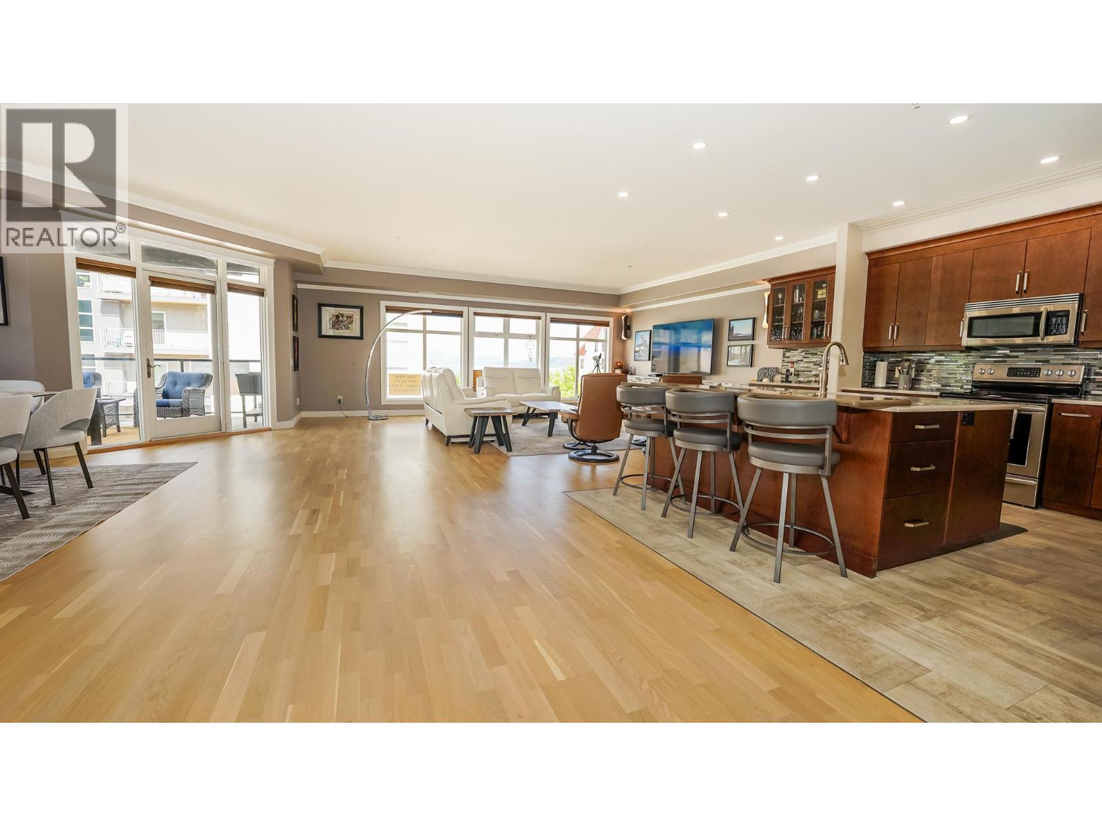 160 Harbourfront Drive Unit# 302, Salmon Arm, British Columbia  V1E 3M3 - Photo 4 - 10397503