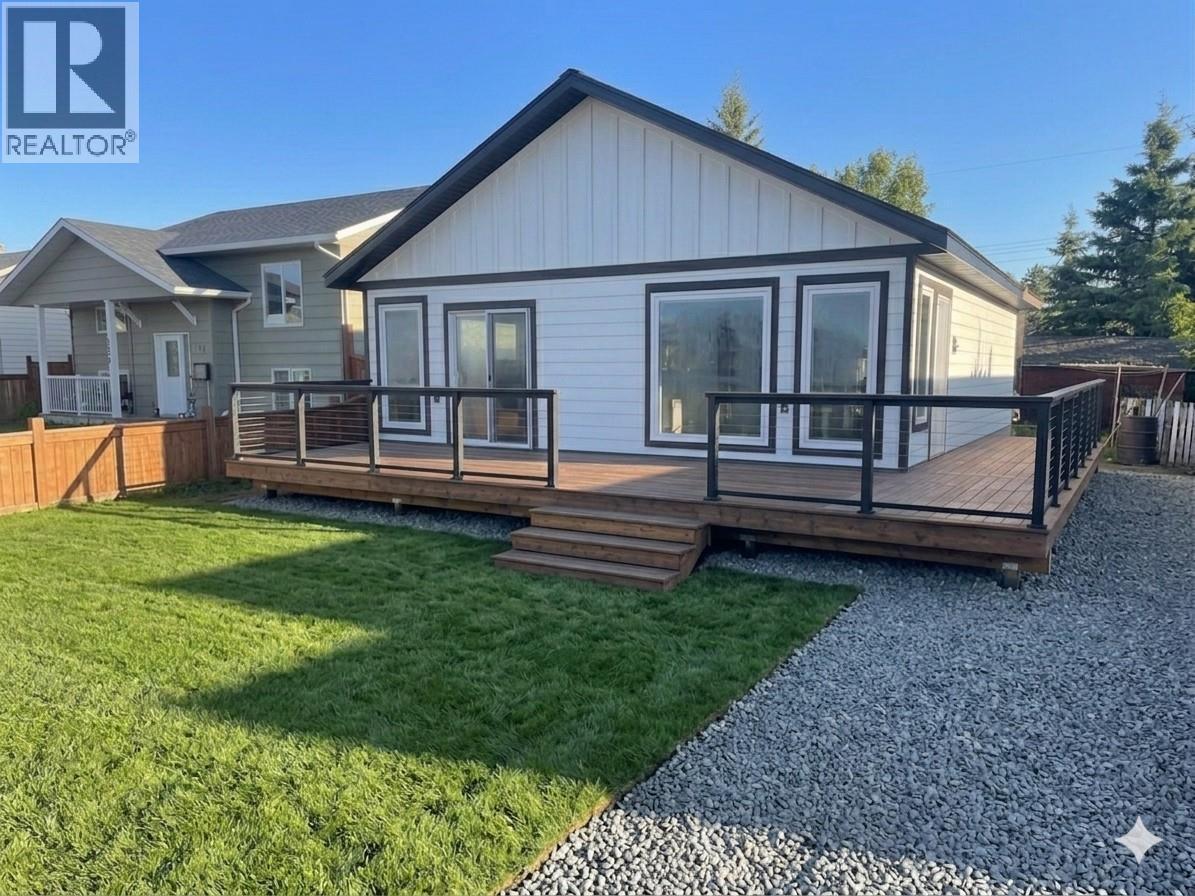 404 99 Avenue, Dawson Creek, British Columbia  V1G 1T3 - Photo 1 - 10397729