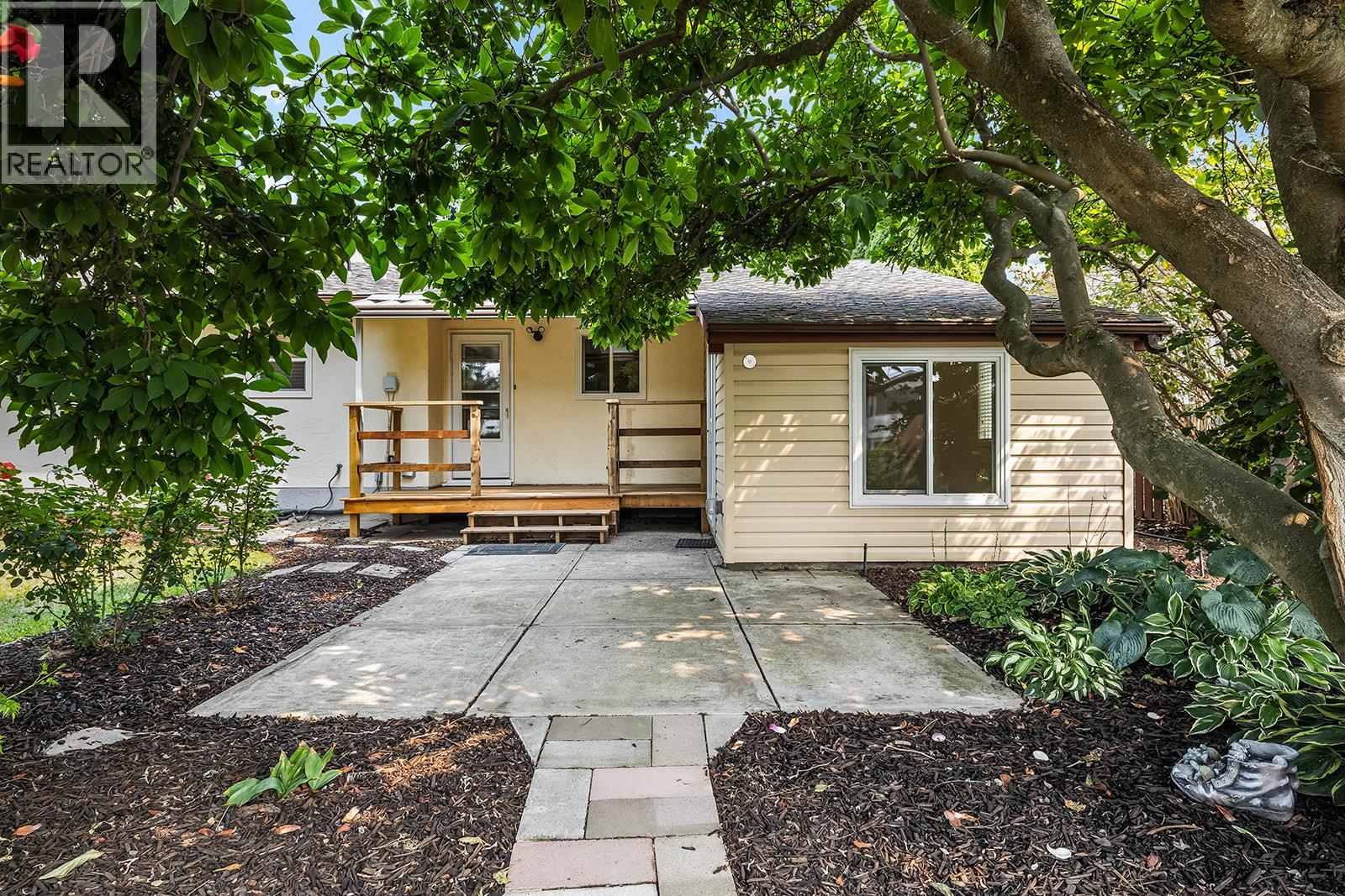 748 Hollywood Road N, Kelowna, British Columbia  V1X 5Y7 - Photo 2 - 10397483