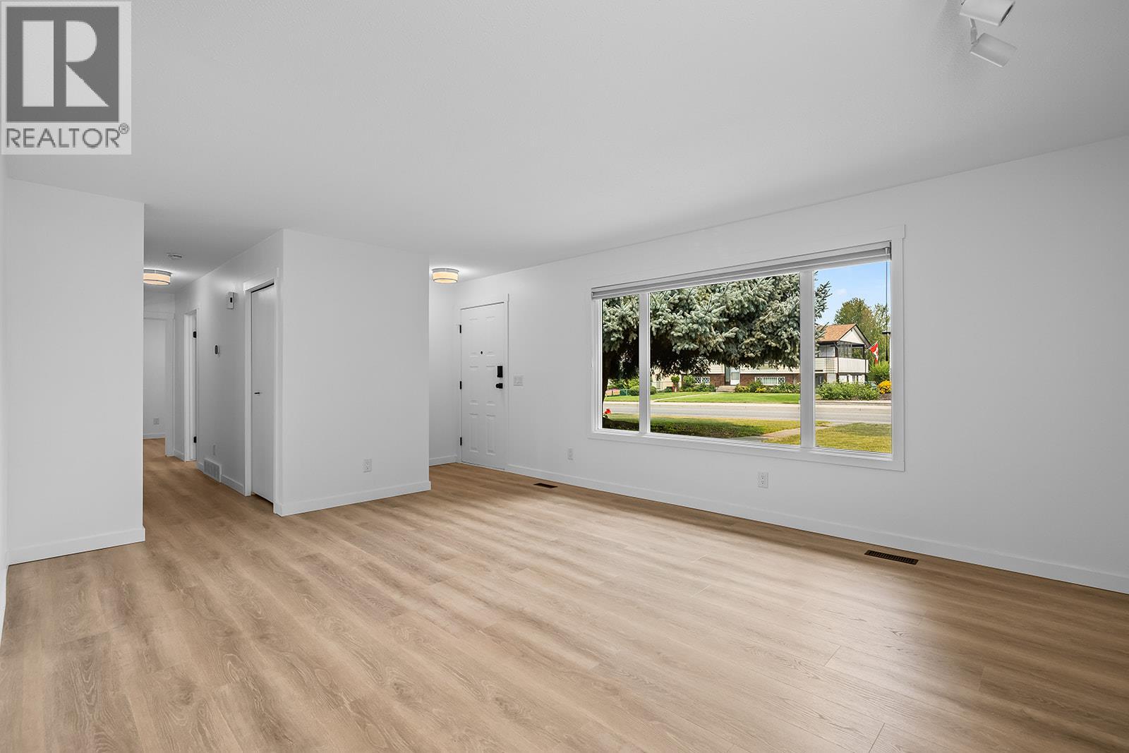 748 Hollywood Road N, Kelowna, British Columbia  V1X 5Y7 - Photo 3 - 10397483