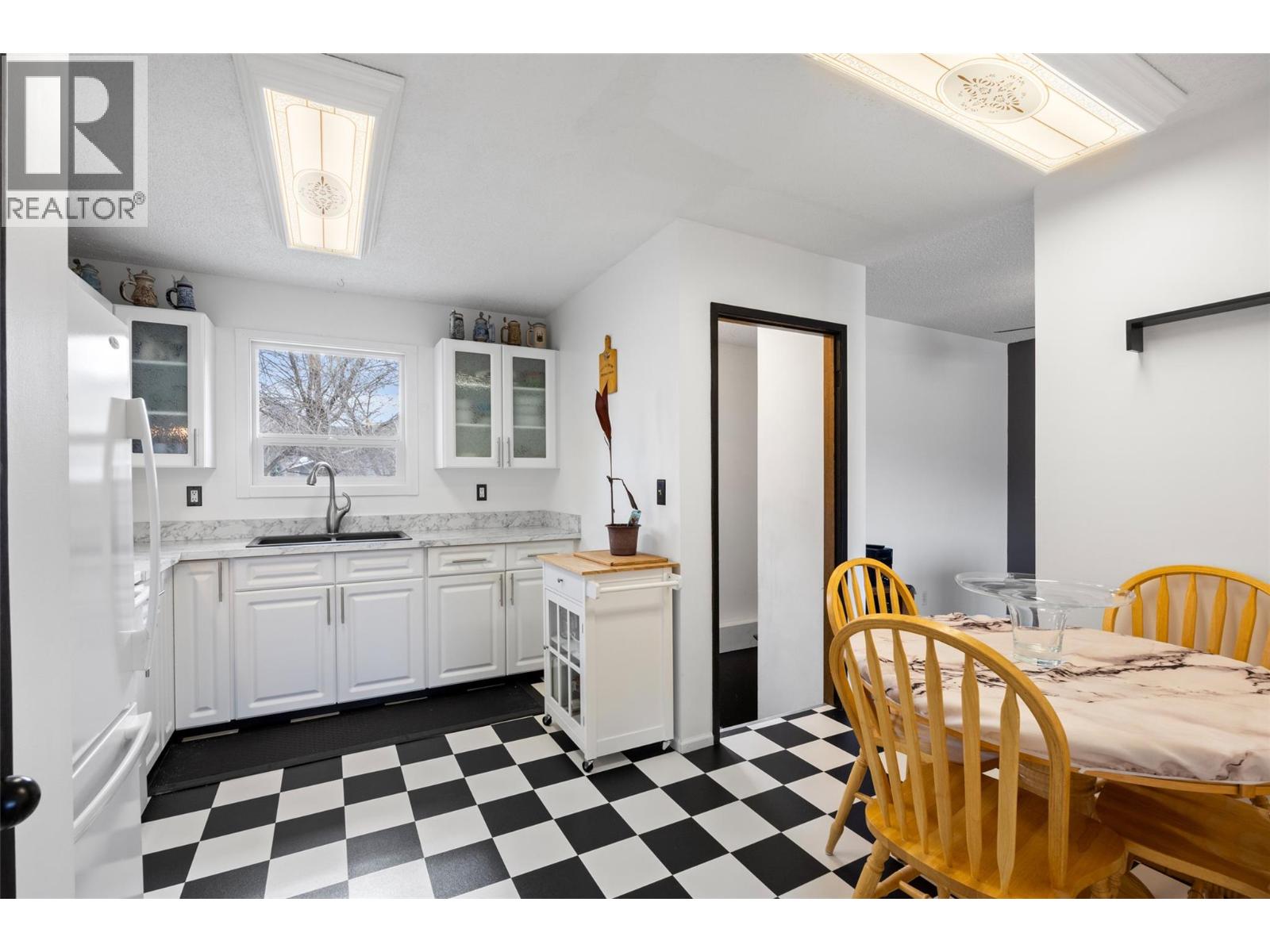 1185 Highridge Drive, Kamloops, British Columbia  V2C 5G5 - Photo 7 - 10397695