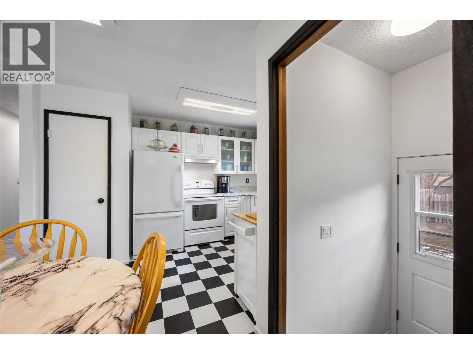 1185 Highridge Drive, Kamloops, British Columbia  V2C 5G5 - Photo 9 - 10397695