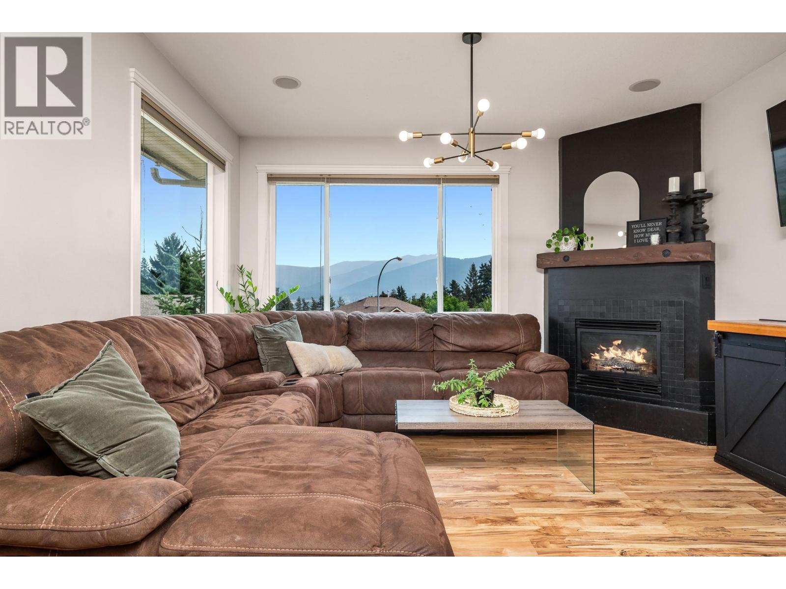 2040 Skyview Crescent, Lumby, British Columbia  V0E 2G0 - Photo 12 - 10397306