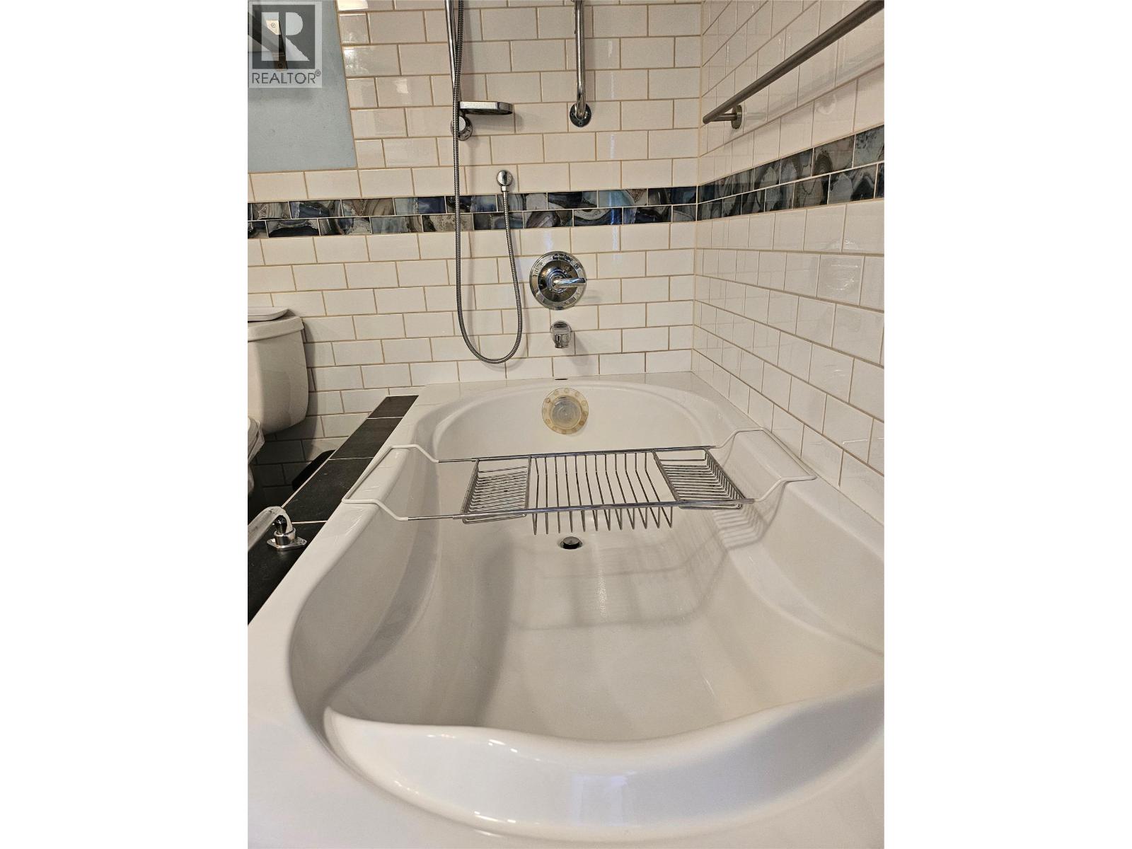 204a 5th Avenue Nw, Nakusp, British Columbia  V0G 1R0 - Photo 17 - 10397563