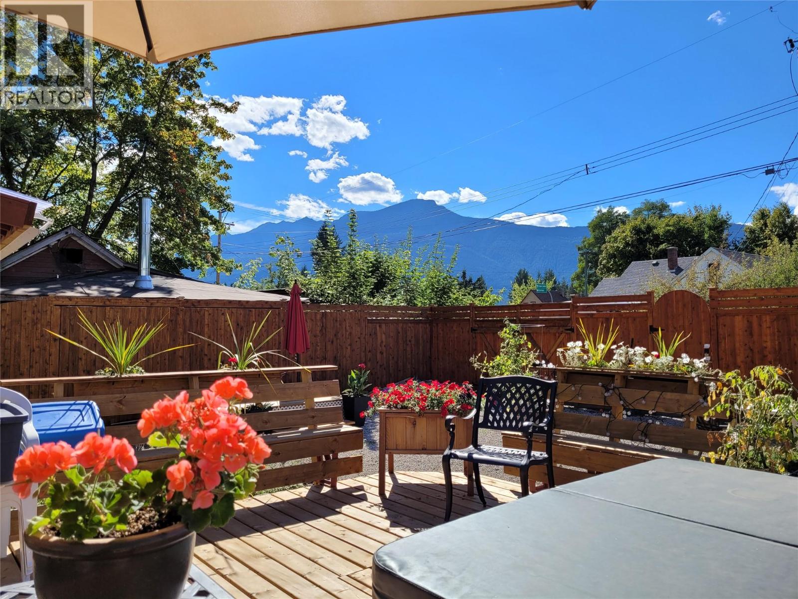 204a 5th Avenue Nw, Nakusp, British Columbia  V0G 1R0 - Photo 2 - 10397563