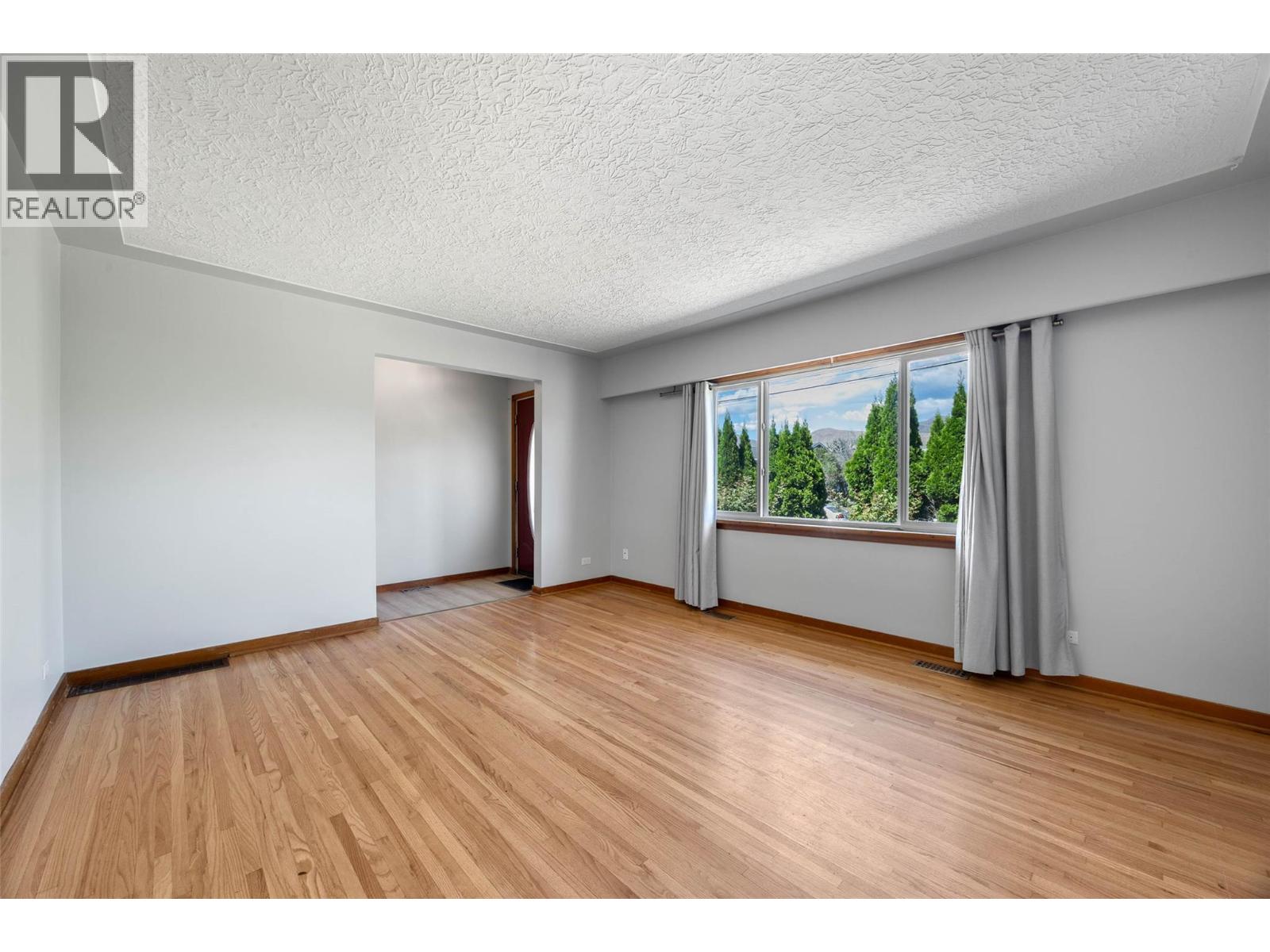 875 Surrey Avenue, Kamloops, British Columbia  V2B 1P7 - Photo 8 - 10397515