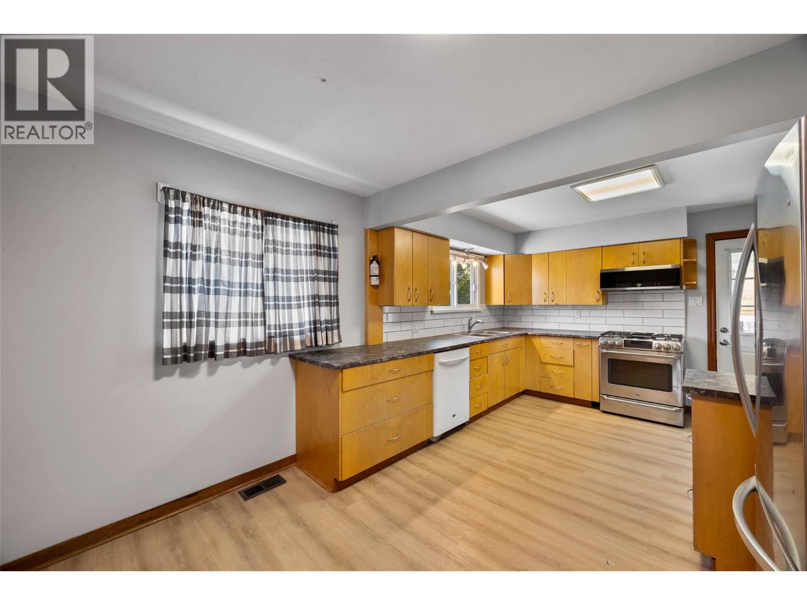 875 Surrey Avenue, Kamloops, British Columbia  V2B 1P7 - Photo 9 - 10397515