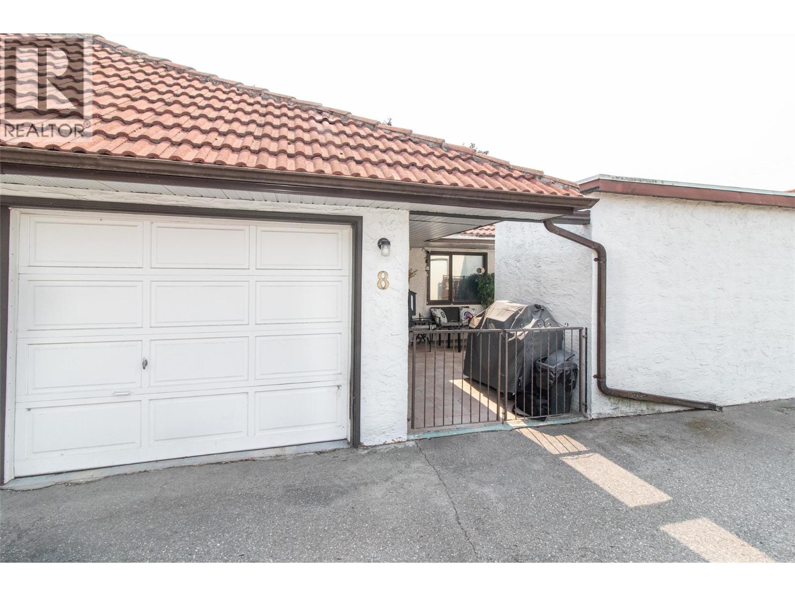 363 Gerstmar Road Unit# 8, Kelowna, British Columbia  V1X 4A6 - Photo 1 - 10397506