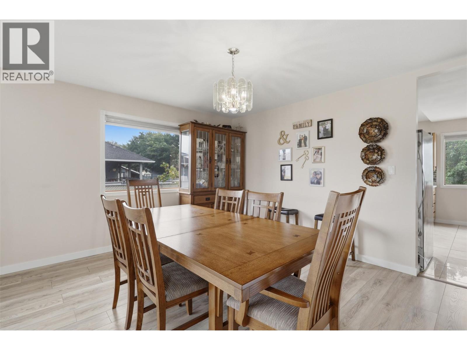 864 Nicolani Drive, Kamloops, British Columbia  V2B 5B3 - Photo 10 - 10397733