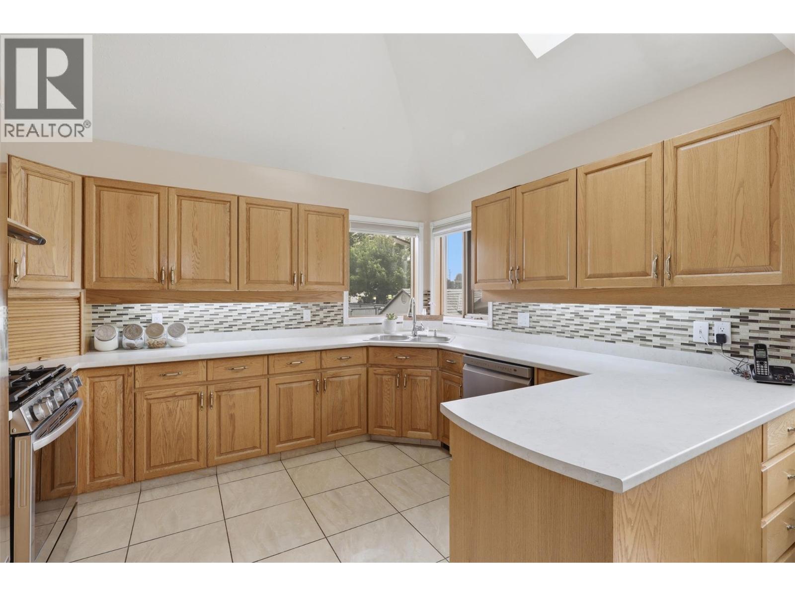 864 Nicolani Drive, Kamloops, British Columbia  V2B 5B3 - Photo 17 - 10397733