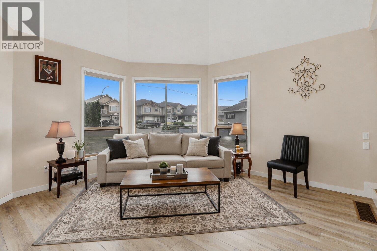 864 Nicolani Drive, Kamloops, British Columbia  V2B 5B3 - Photo 6 - 10397733