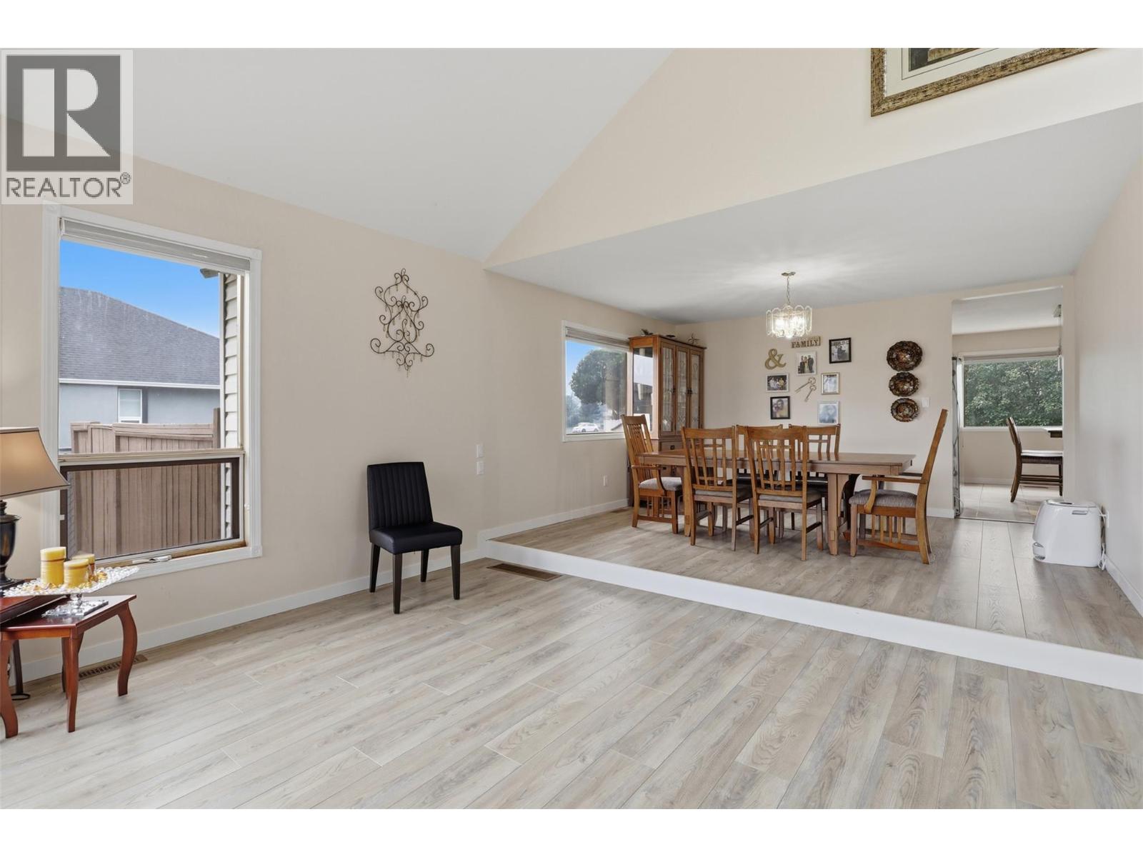 864 Nicolani Drive, Kamloops, British Columbia  V2B 5B3 - Photo 9 - 10397733