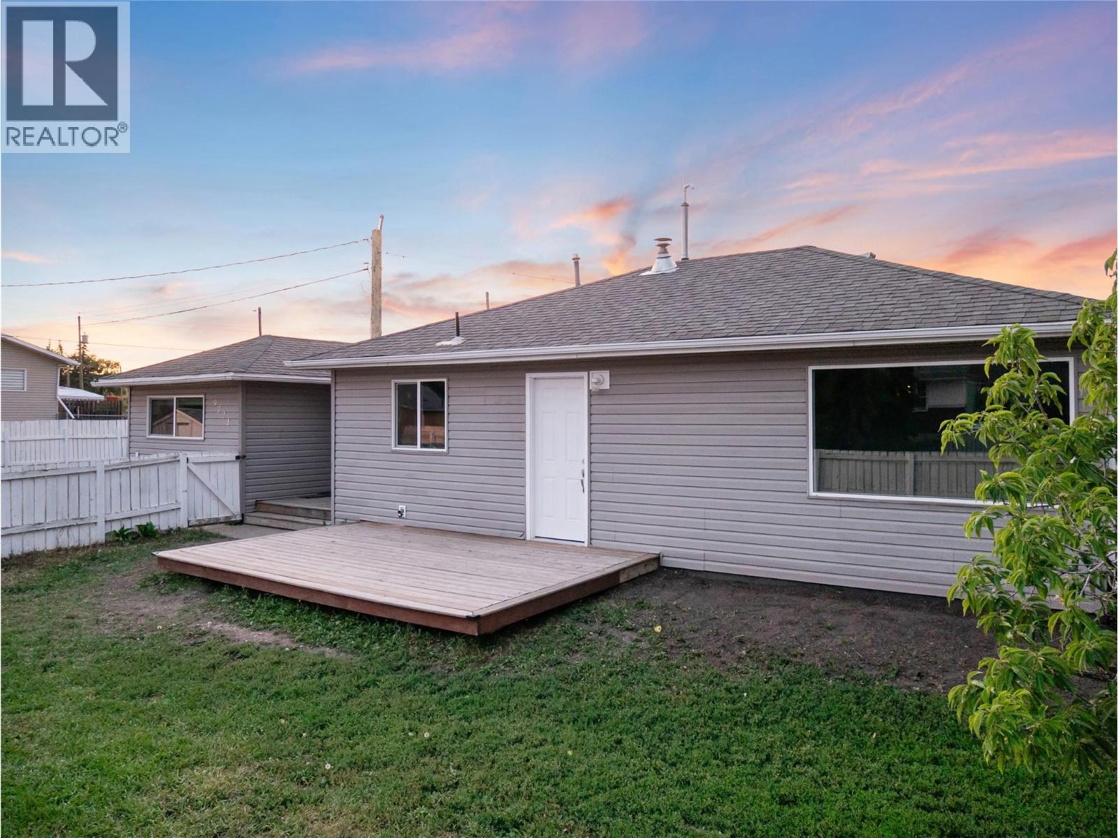9721 2 Street, Dawson Creek, British Columbia  V1G 3K8 - Photo 1 - 10397783