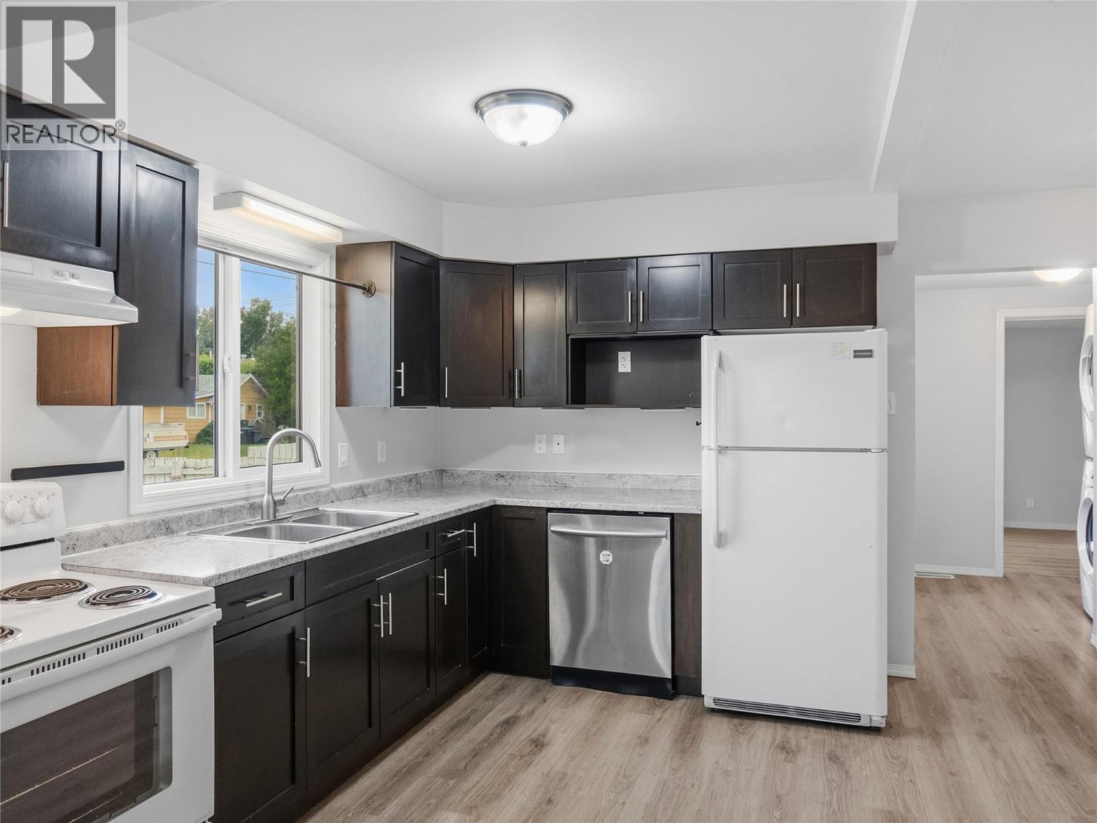 9721 2 Street, Dawson Creek, British Columbia  V1G 3K8 - Photo 3 - 10397783