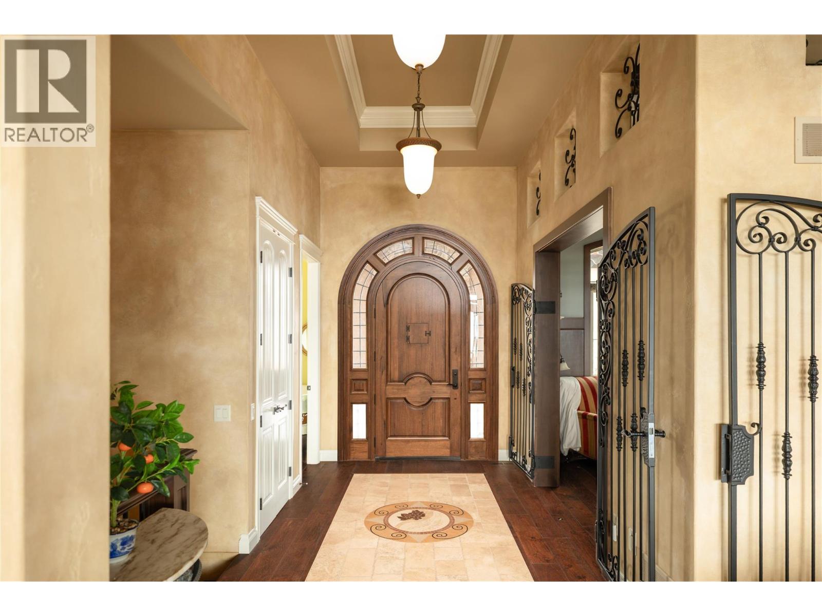 954 Hewetson Avenue, Kelowna, British Columbia  V1W 5H8 - Photo 3 - 10397512