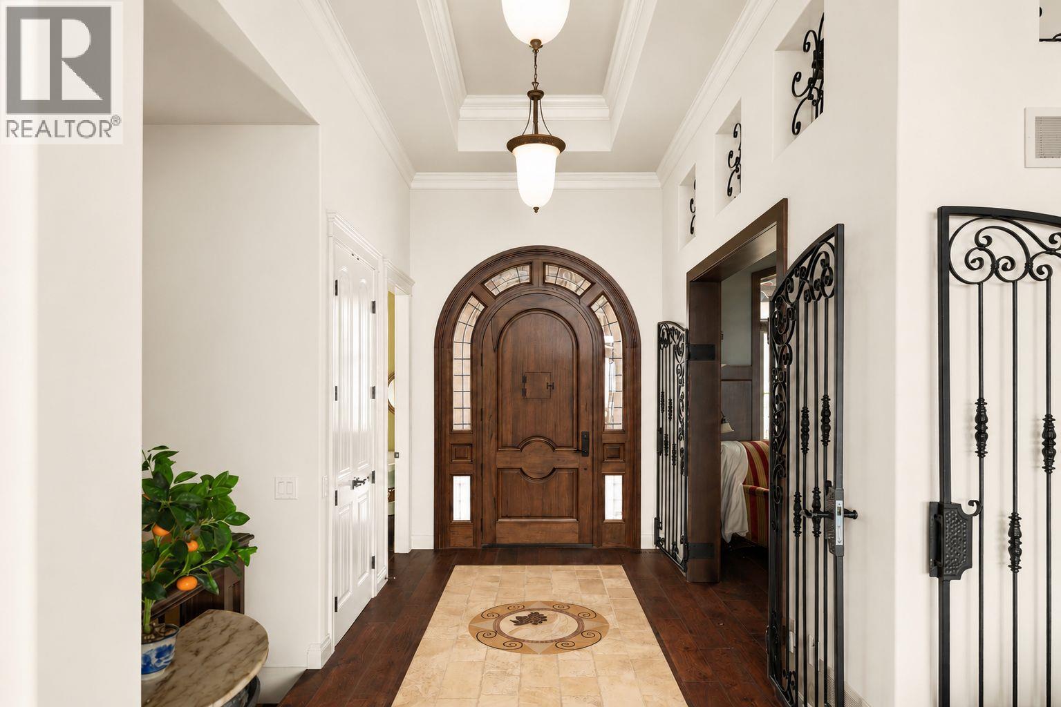 954 Hewetson Avenue, Kelowna, British Columbia  V1W 5H8 - Photo 4 - 10397512