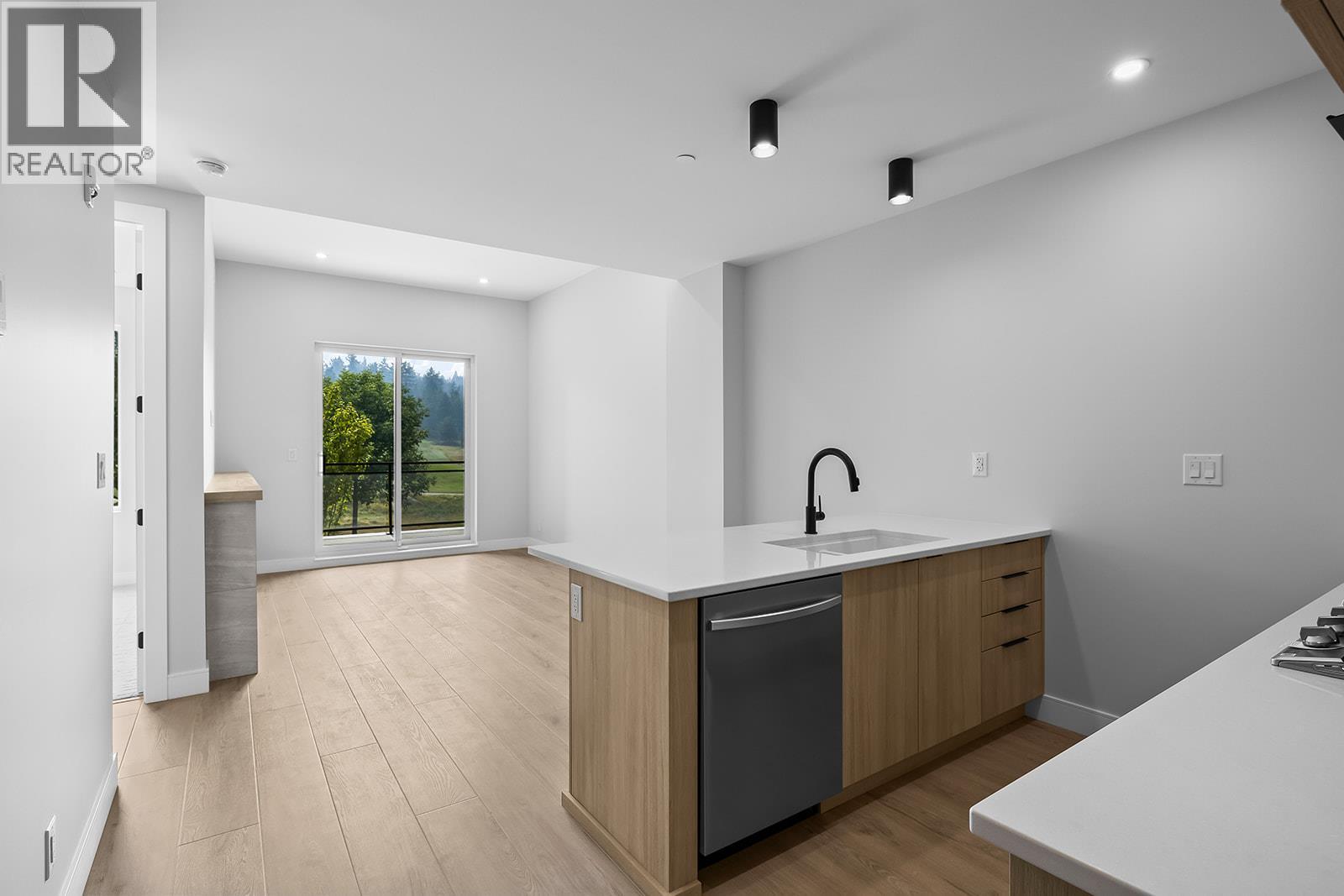 75 Predator Ridge Drive Unit# 208, Vernon, British Columbia  V1H 1G4 - Photo 2 - 10397005