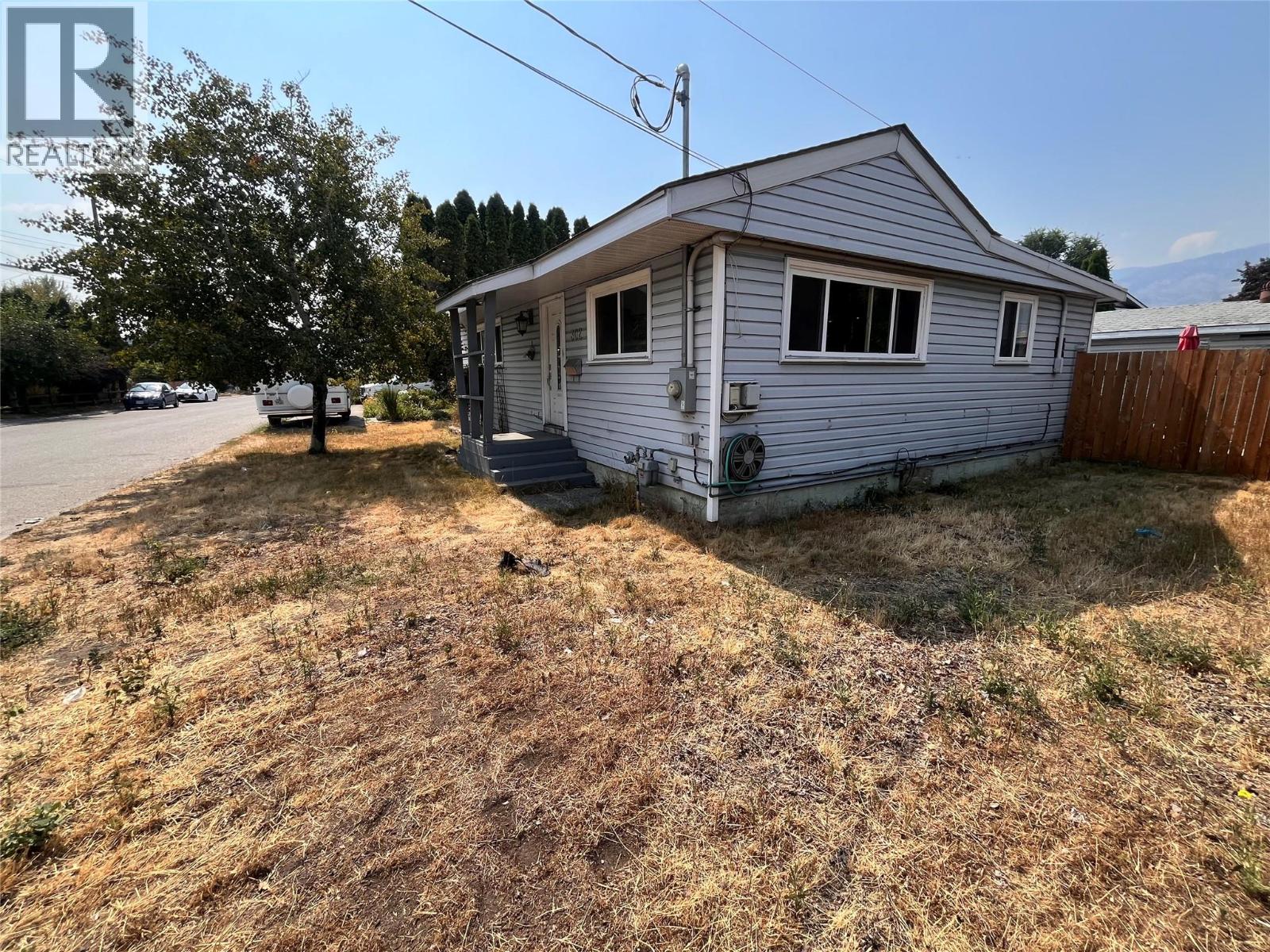 302 Green Avenue W, Penticton, British Columbia  V2A 3T3 - Photo 2 - 10397795