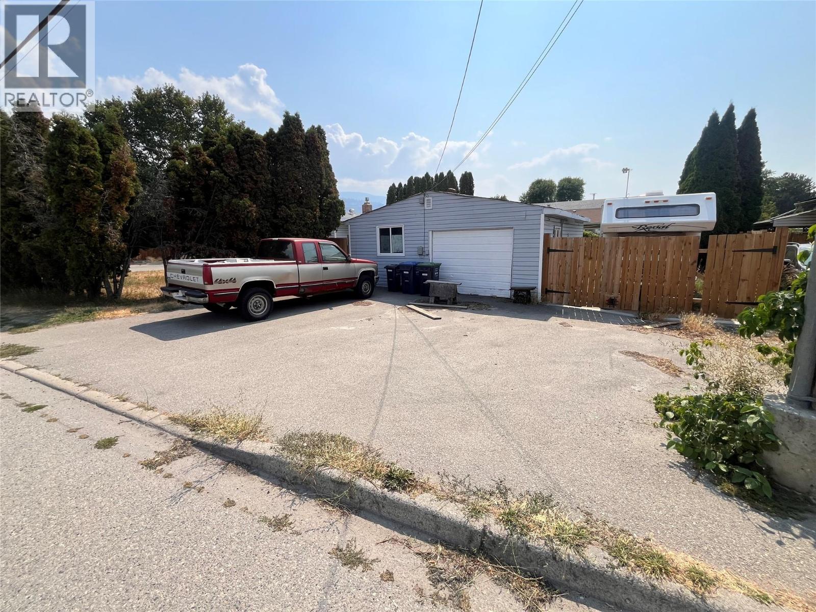 302 Green Avenue W, Penticton, British Columbia  V2A 3T3 - Photo 4 - 10397795