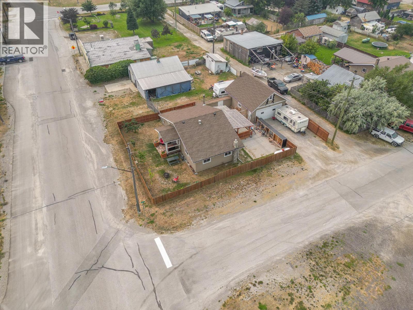 8909 Grainger Road, Canal Flats, British Columbia  V0B 1B0 - Photo 2 - 10397280