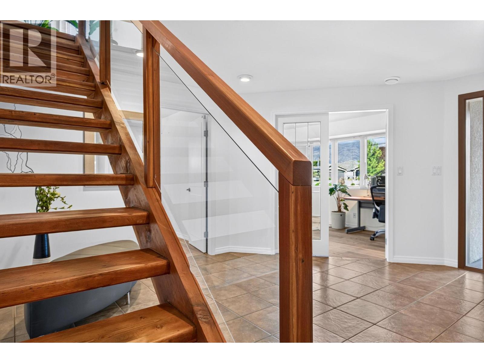 183 Magic Drive, Kelowna, British Columbia  V1V 1N2 - Photo 33 - 10396331