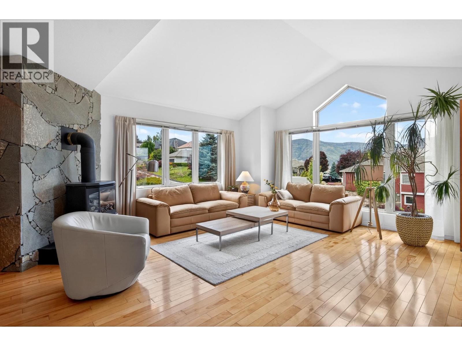 183 Magic Drive, Kelowna, British Columbia  V1V 1N2 - Photo 4 - 10396331