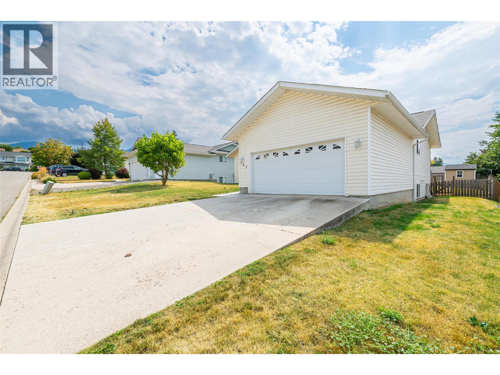 307 Dugan Street, Creston, British Columbia  V0B 1G3 - Photo 2 - 10397768