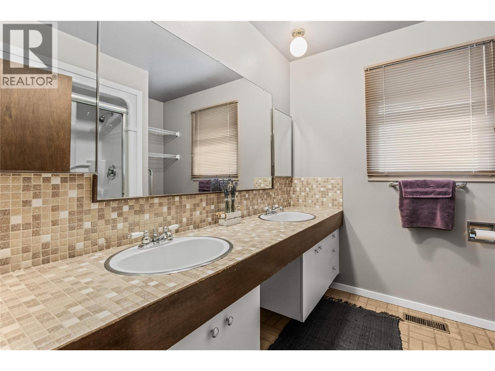 2203 23 Avenue, Vernon, British Columbia  V1T 1J6 - Photo 51 - 10397685