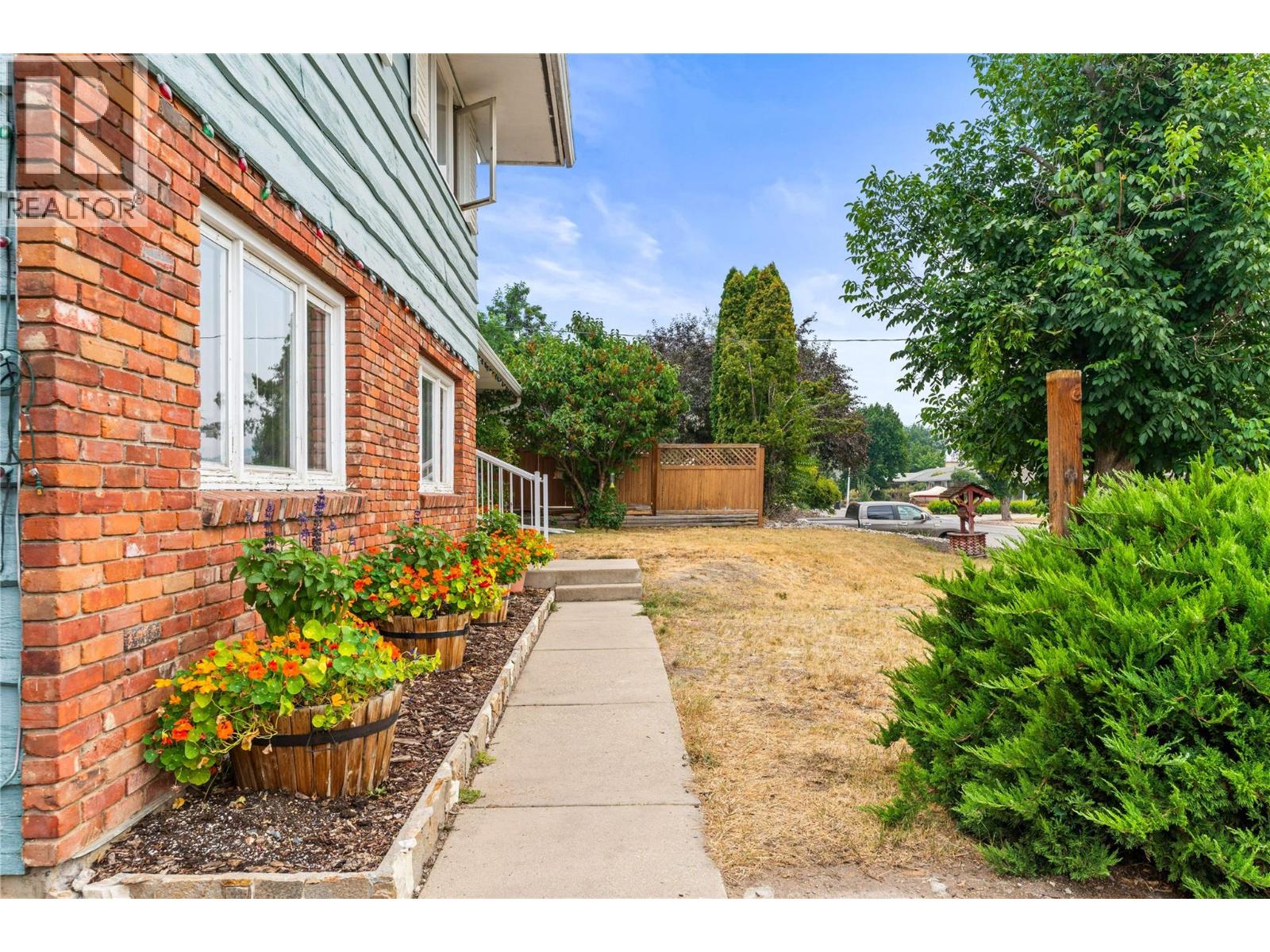 2203 23 Avenue, Vernon, British Columbia  V1T 1J6 - Photo 6 - 10397685