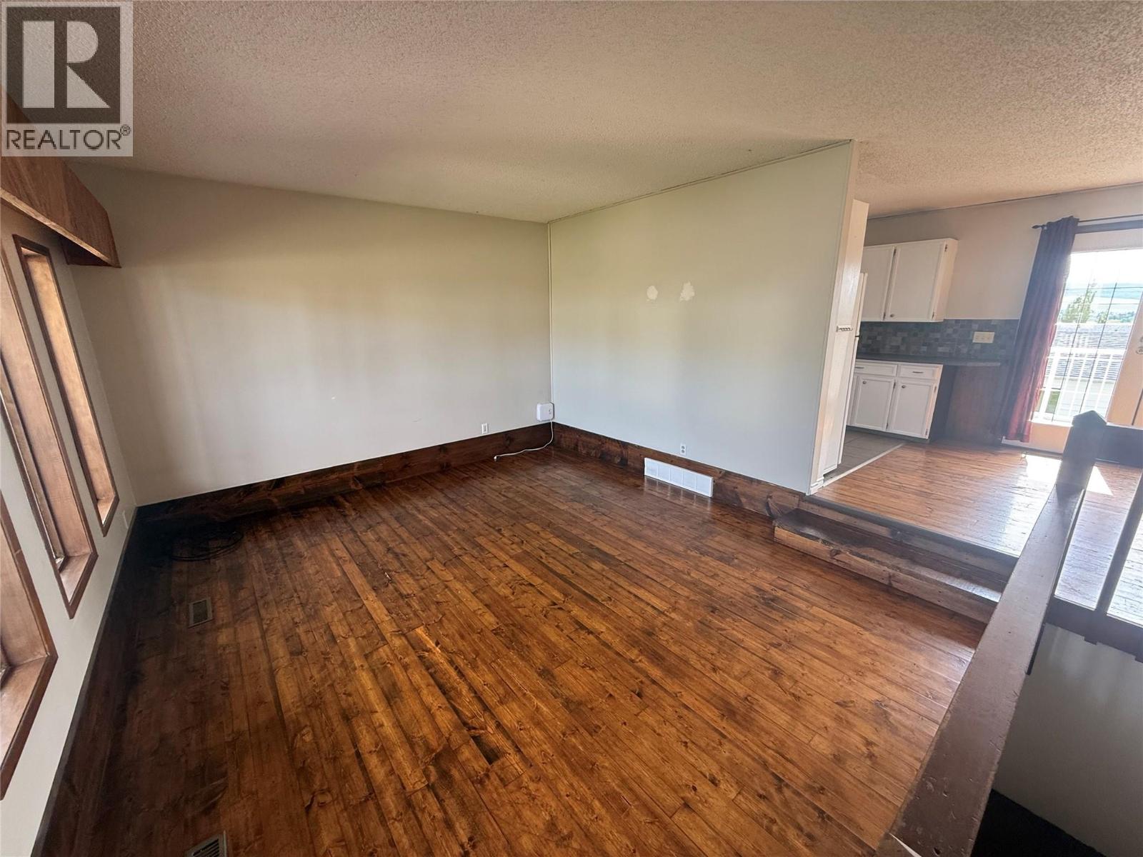 925 Cornwall Crescent, Dawson Creek, British Columbia  V1G 1P1 - Photo 2 - 10397836