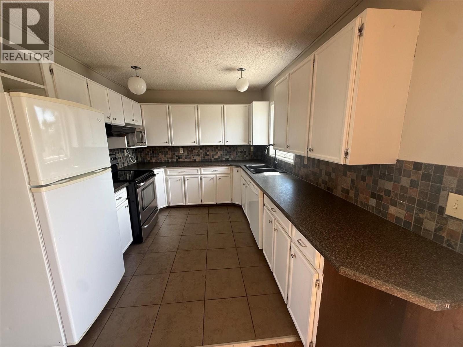 925 Cornwall Crescent, Dawson Creek, British Columbia  V1G 1P1 - Photo 3 - 10397836