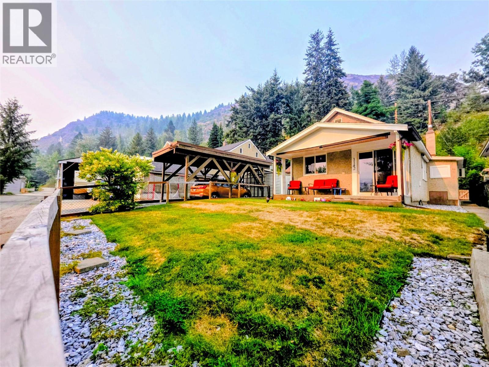 1142 Third Avenue, Trail, British Columbia  V1R 1N9 - Photo 2 - 10397790