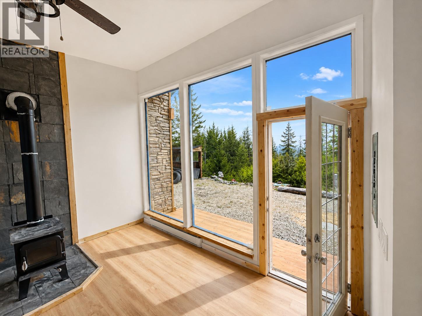 1278 Lee Creek Drive, Lee Creek, British Columbia  V0E 1M4 - Photo 4 - 10397842