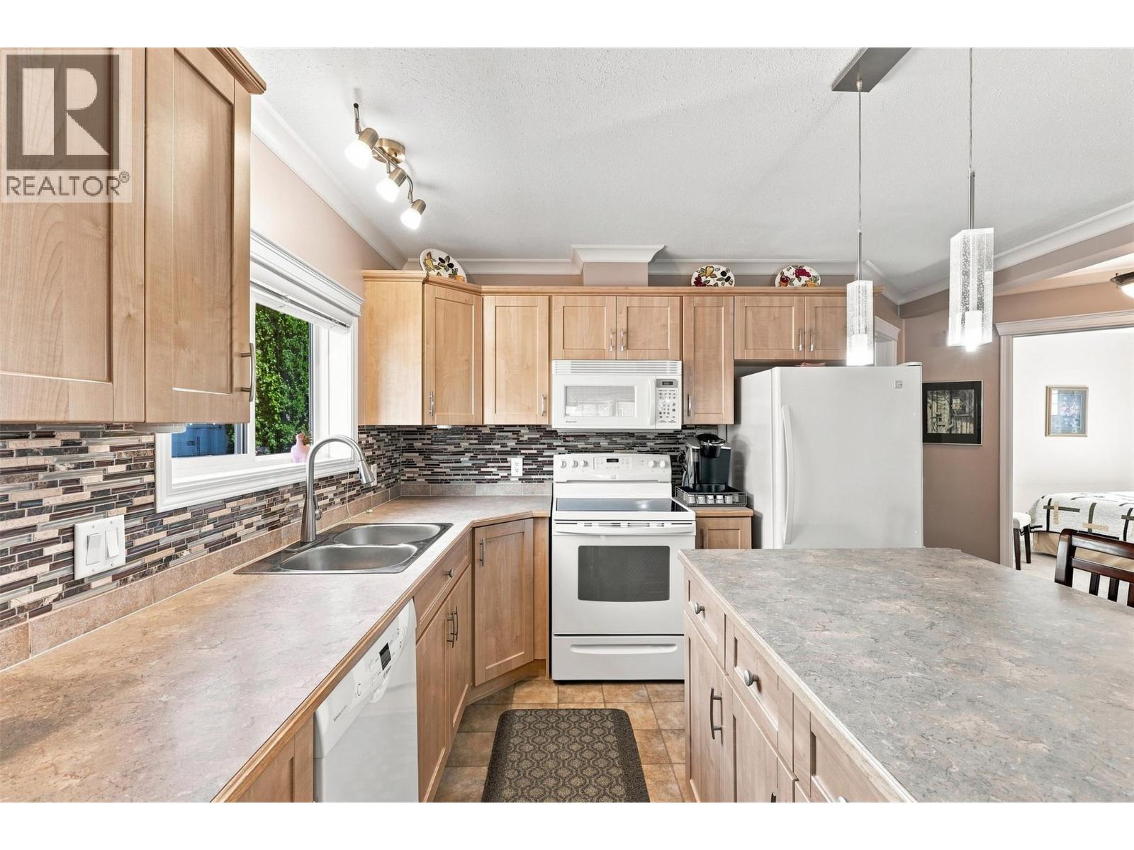 791 Jensen Road Unit# 15, Kamloops, British Columbia  V2B 6P6 - Photo 6 - 10397848