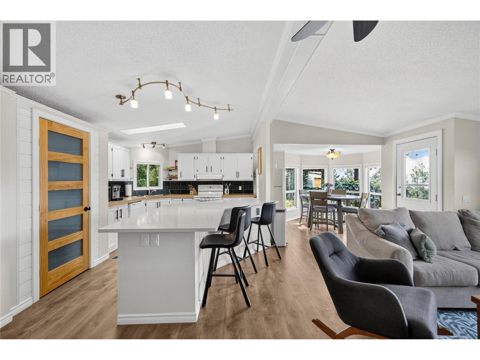 3115 Juniper Drive, Naramata, British Columbia  V0H 1N1 - Photo 6 - 10397721