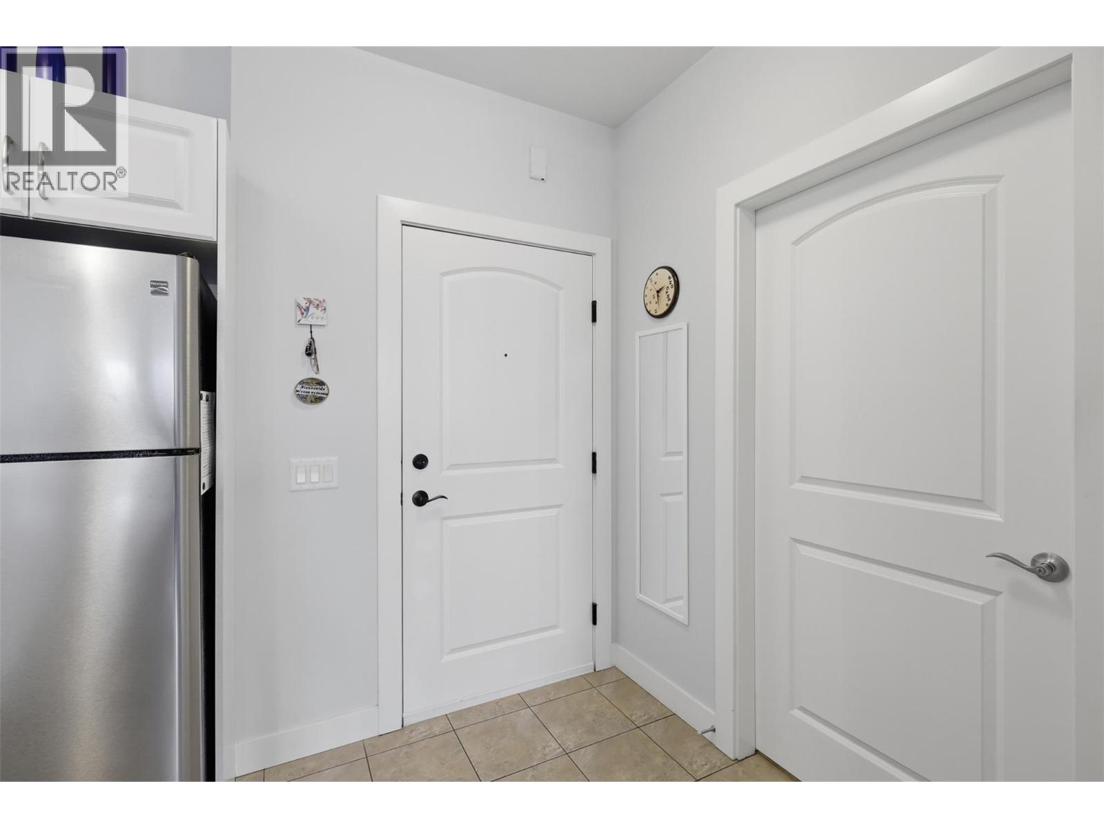 760 Mayfair Street Unit# 300, Kamloops, British Columbia  V2B 0E5 - Photo 4 - 10397866