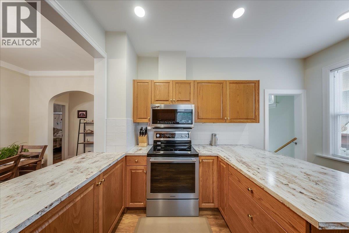 2081 Second Avenue, Trail, British Columbia  V1R 1N4 - Photo 10 - 10397859