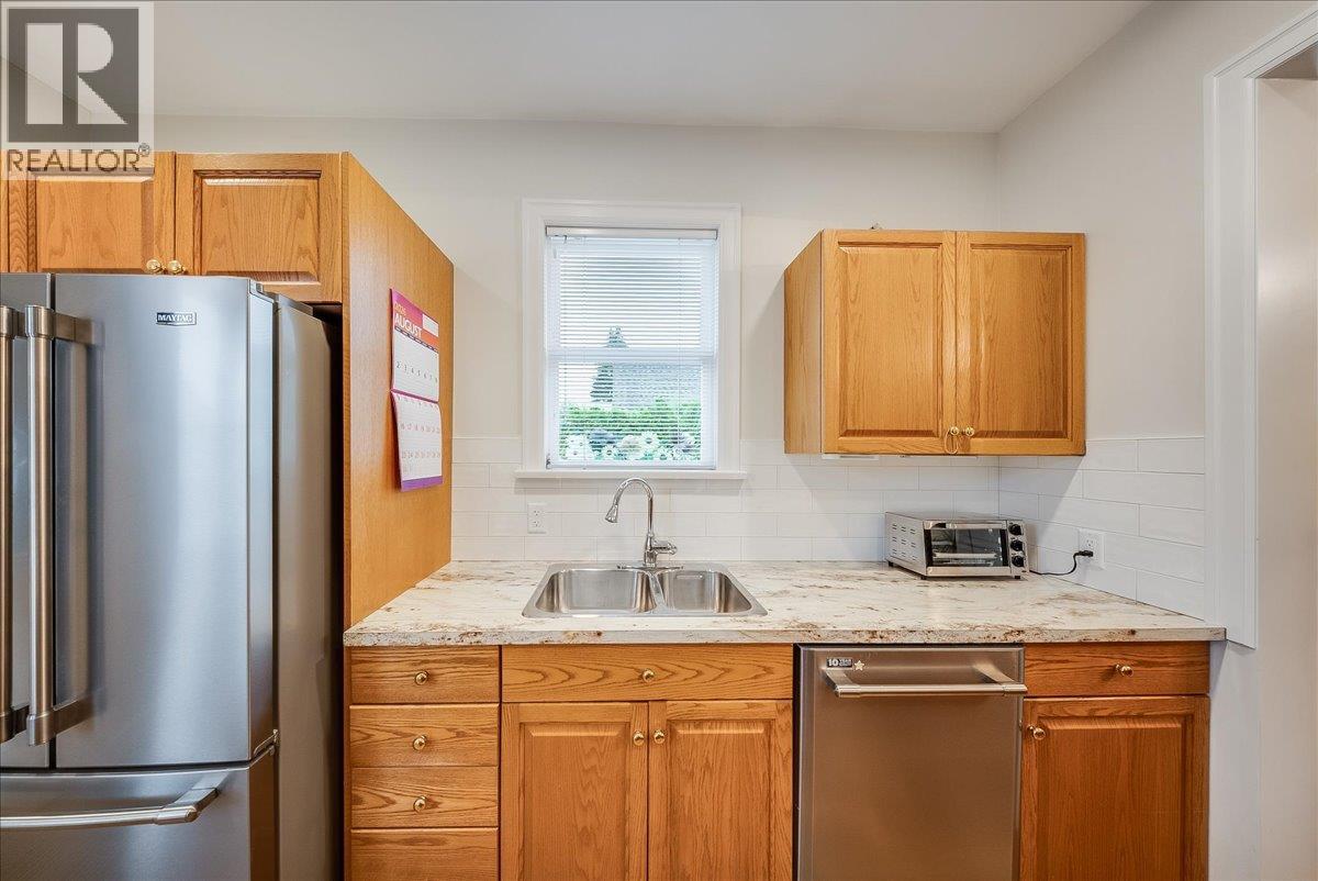 2081 Second Avenue, Trail, British Columbia  V1R 1N4 - Photo 11 - 10397859