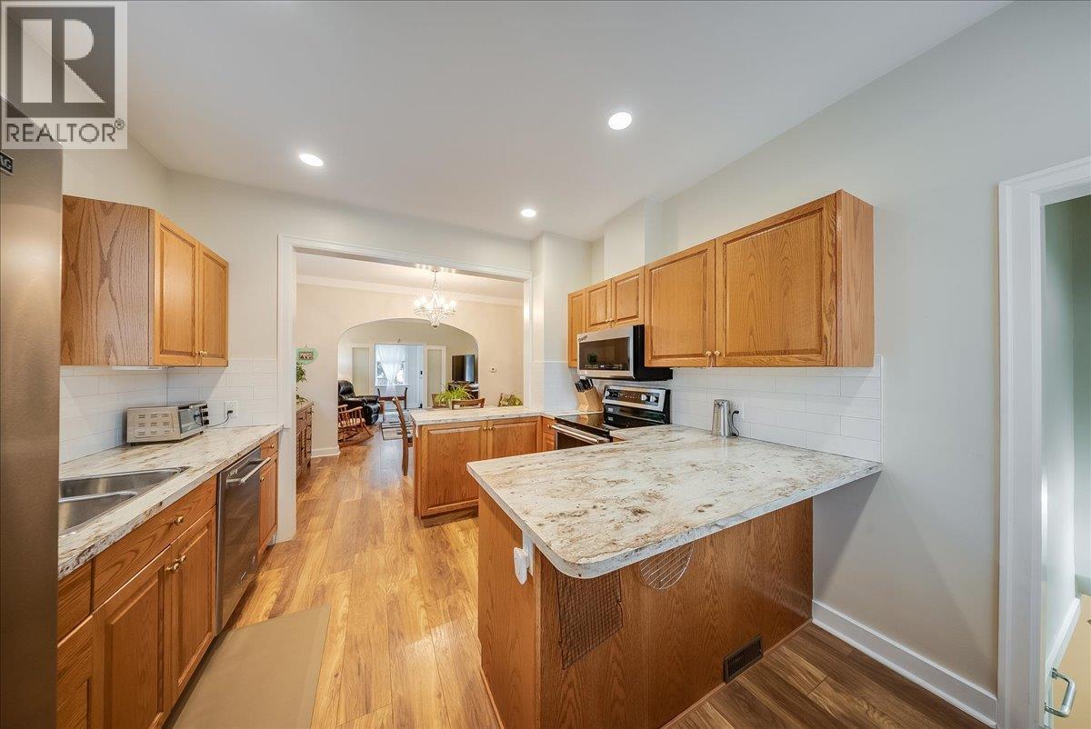 2081 Second Avenue, Trail, British Columbia  V1R 1N4 - Photo 12 - 10397859