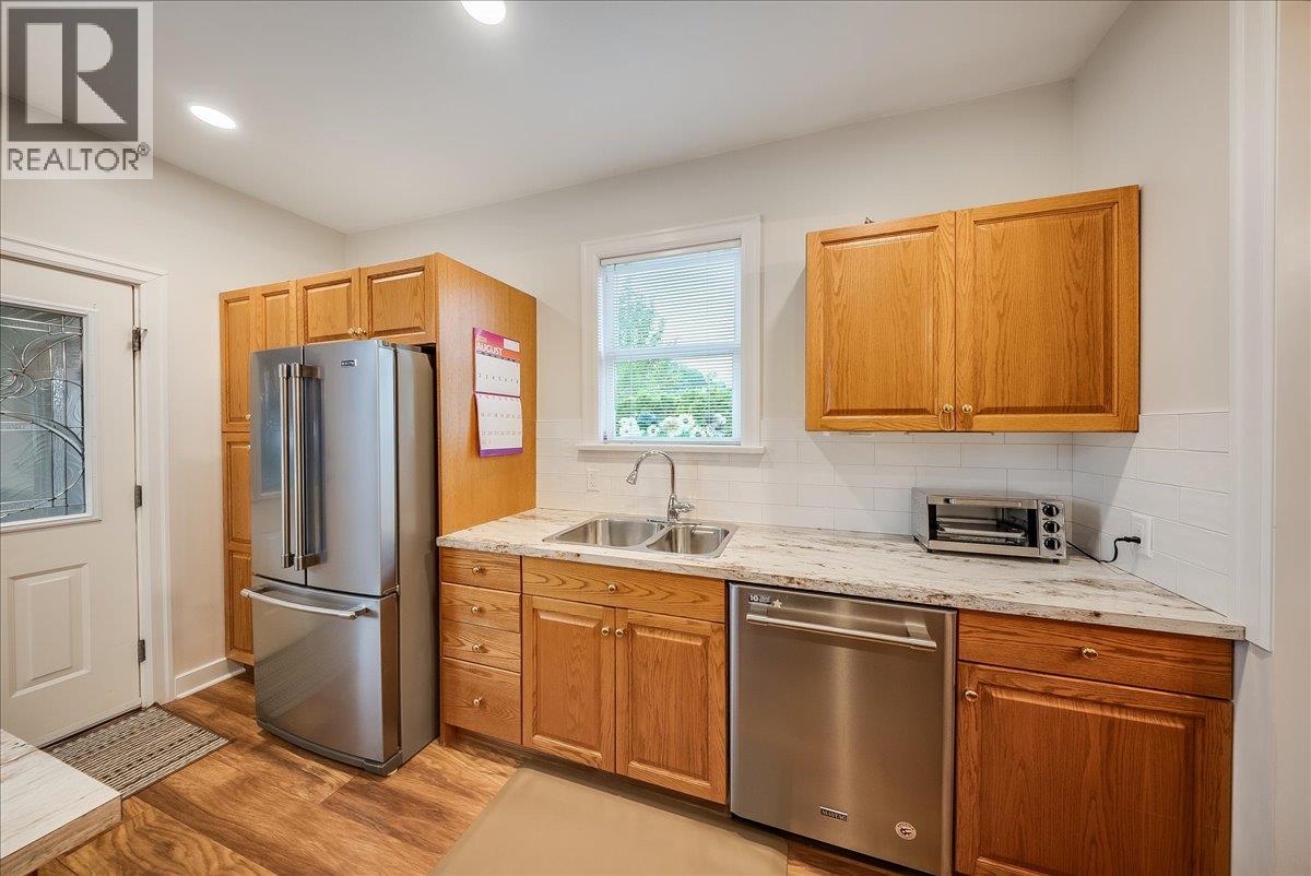 2081 Second Avenue, Trail, British Columbia  V1R 1N4 - Photo 13 - 10397859